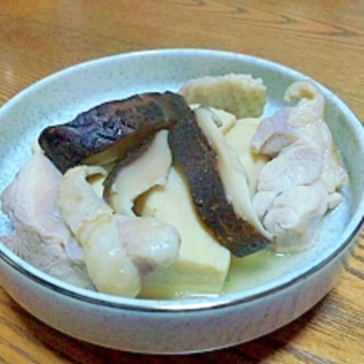 しいたけの旨味がきいた高野豆腐の煮物